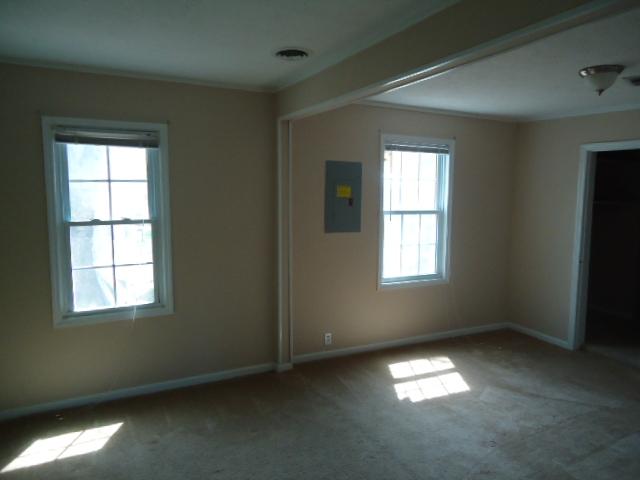 513 Forest Park Road Madison, TN 37115 - Photo 7 of 9 an empty room with a window