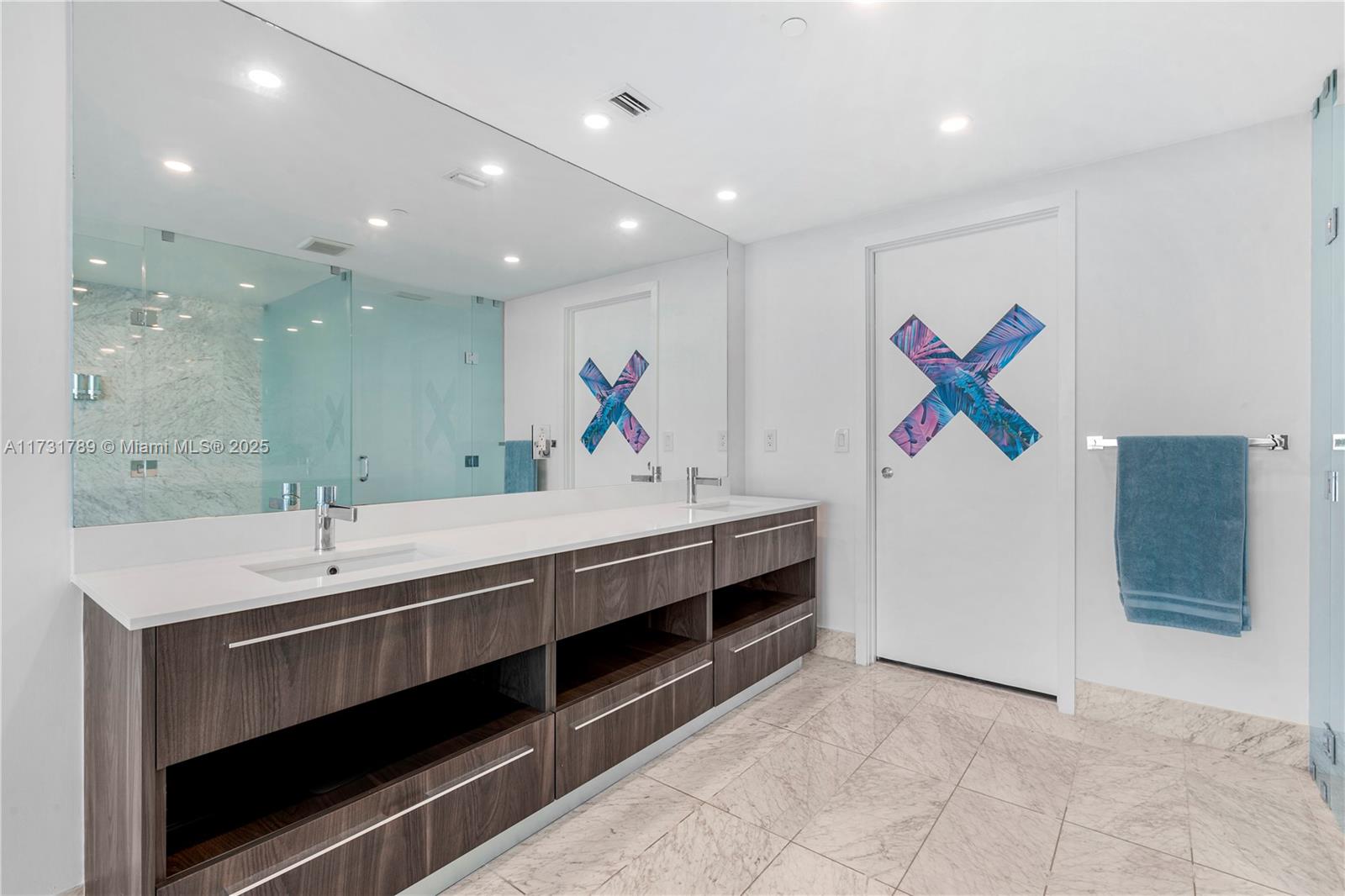 3131 Northeast 7th Avenue, Unit 1902 Miami, FL 33137 - Photo 13 of 20 a view of a hallway with entryway