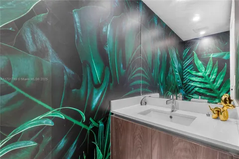 a view of plant in a bathroom