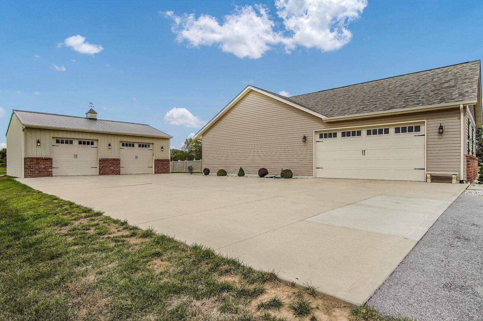 5967 Staunton Road Edwardsville, IL 62025 - Photo 6 of 43
