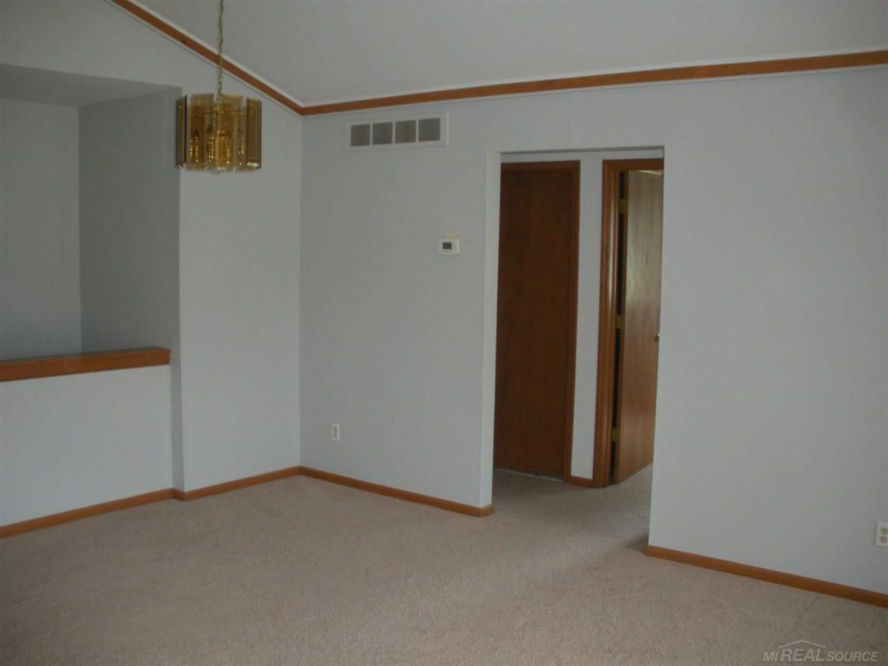 42663 Cedar Ridge Drive Clinton Township, MI 48038 - Photo 8 of 20 31335420-7.JPG