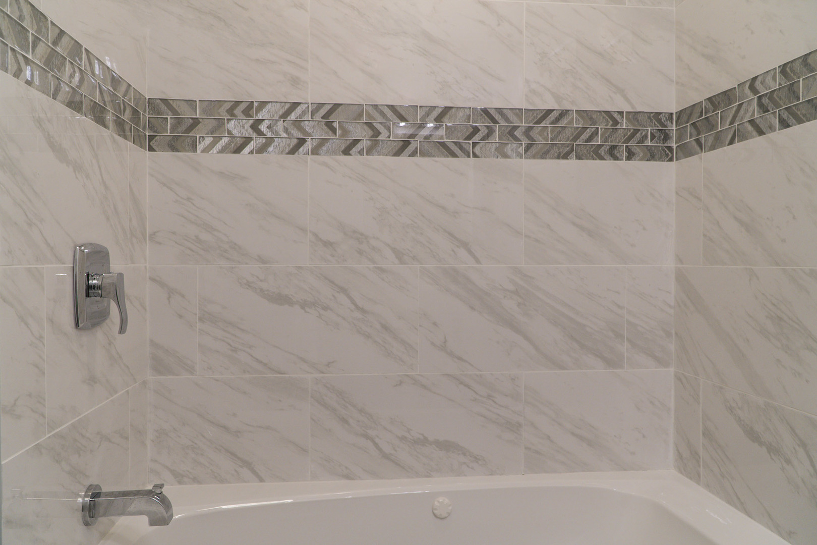 18406 Bock Road Lansing, IL 60438 - Photo 14 of 20 a bathroom with a bathtub