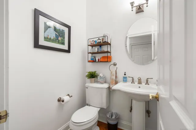 $530,000 | 2 Dogwood Court, Unit 2, Middlebury, CT 06762