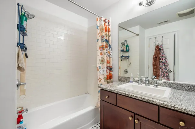 $530,000 | 2 Dogwood Court, Unit 2, Middlebury, CT 06762