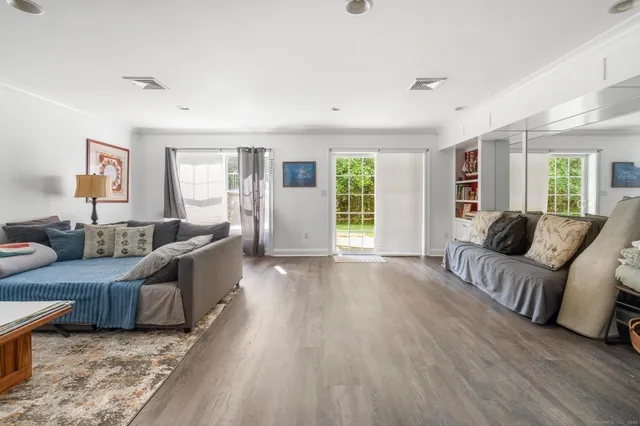 $530,000 | 2 Dogwood Court, Unit 2, Middlebury, CT 06762