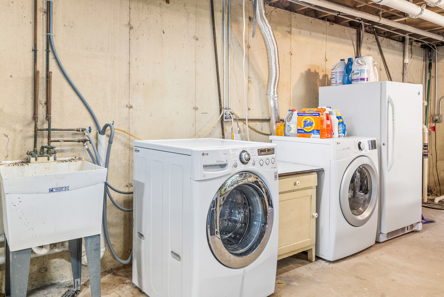 540 Parkside Drive Elburn, IL 60119 - Photo 28 of 38 a utility room with dryer and washer