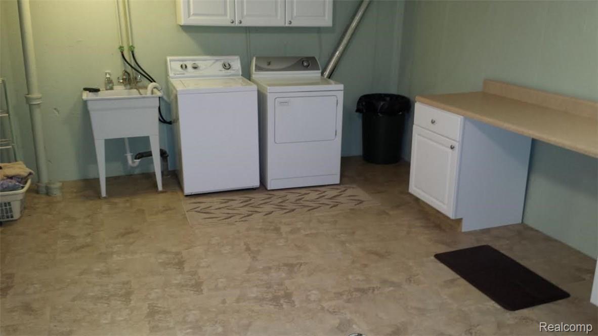 29294 Merrick Warren, MI 48092 - Photo 17 of 20 laundry.jpg