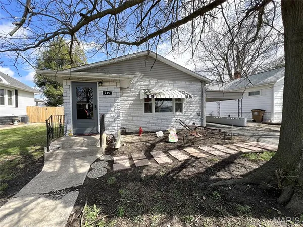 $99,900 | 715 Springfield Road, Gillespie, IL 62033