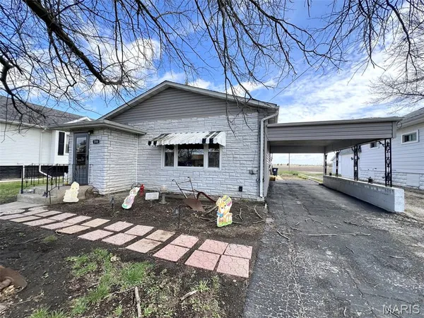 $99,900 | 715 Springfield Road, Gillespie, IL 62033