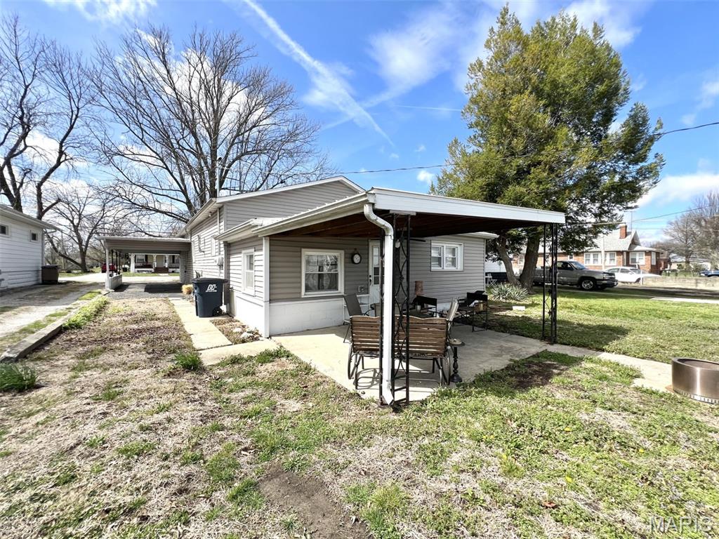 715 Springfield Road Gillespie, IL 62033 - Photo 4 of 28