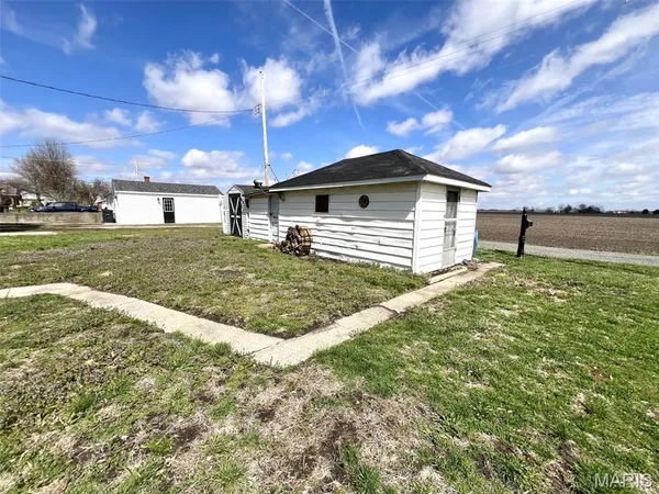 $99,900 | 715 Springfield Road, Gillespie, IL 62033