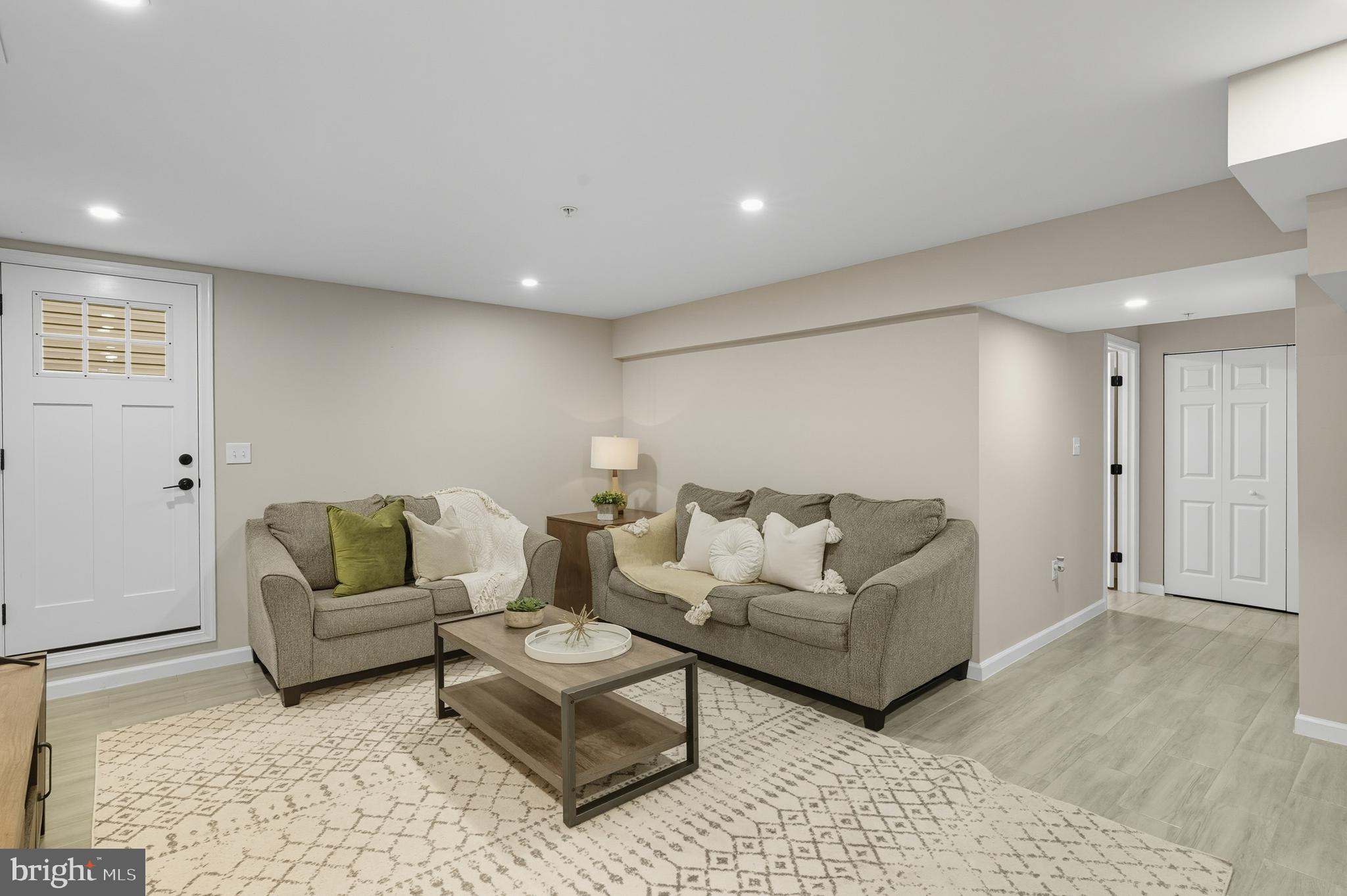 3100 Hillside Avenue Cheverly, MD 20785 - Photo 37 of 58 a living room with furniture and a couch