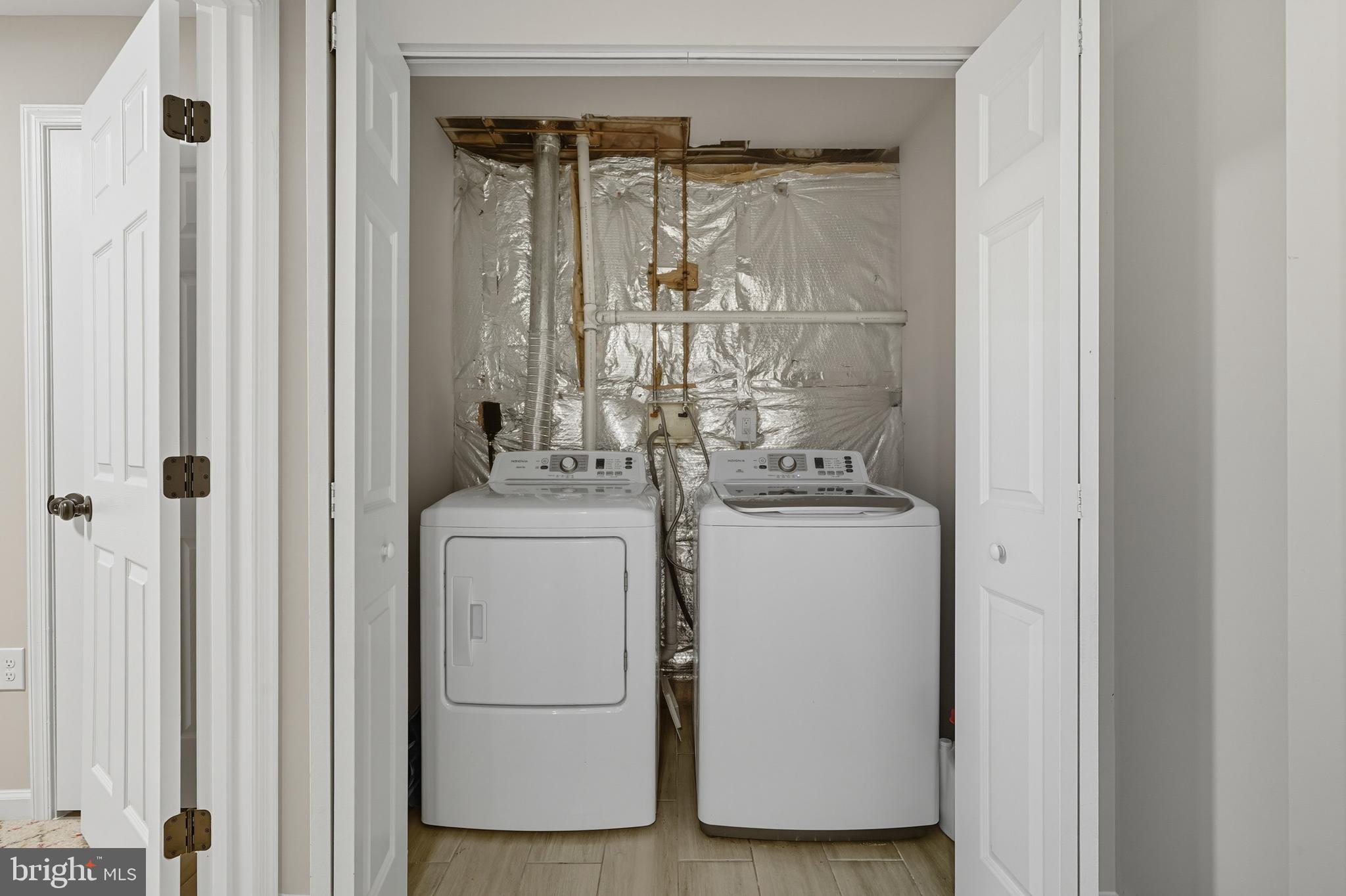 3100 Hillside Avenue Cheverly, MD 20785 - Photo 42 of 58 a bathroom with a mirror
