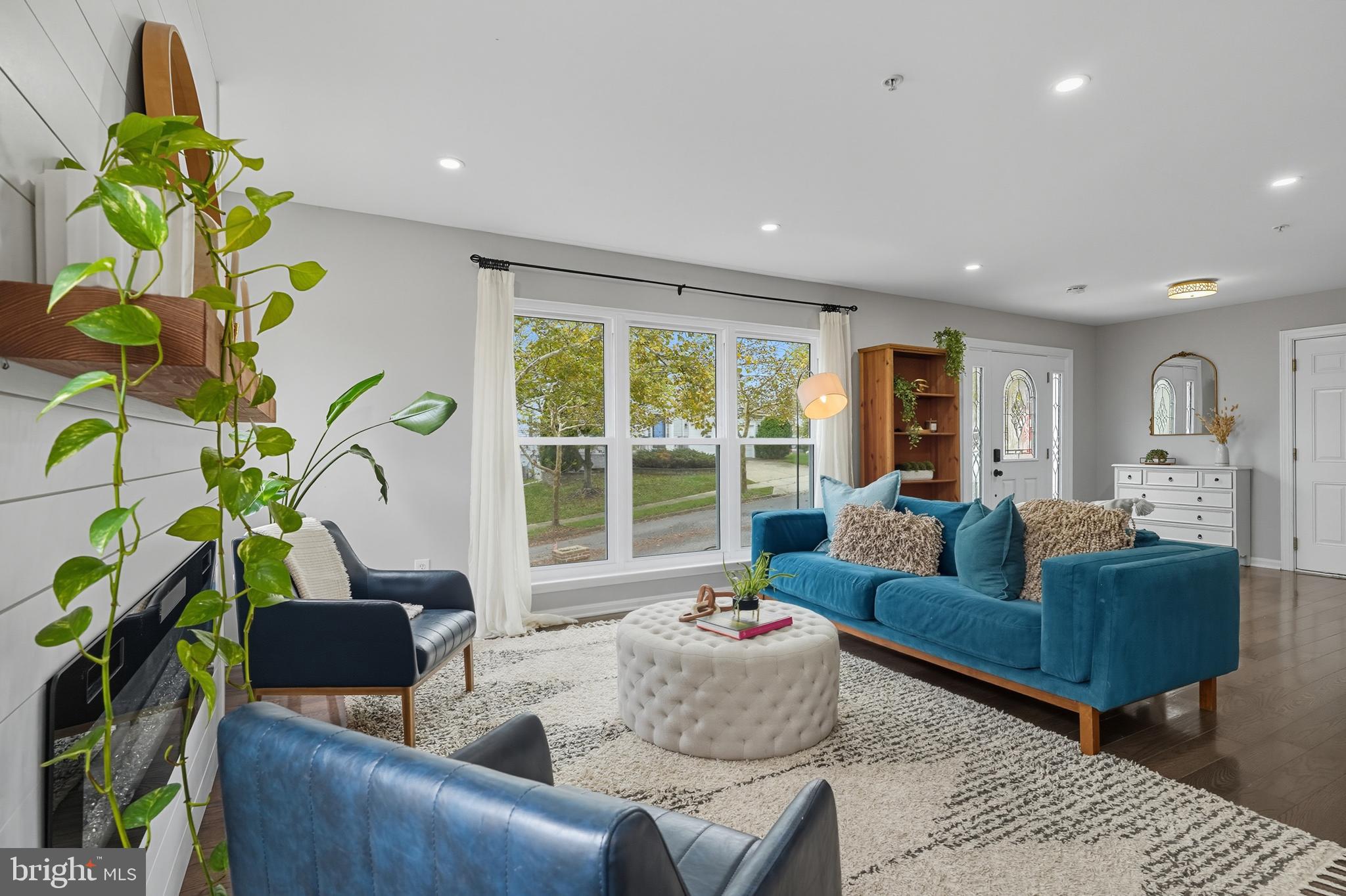 3100 Hillside Avenue Cheverly, MD 20785 - Photo 6 of 58 a living room with furniture and a potted plant