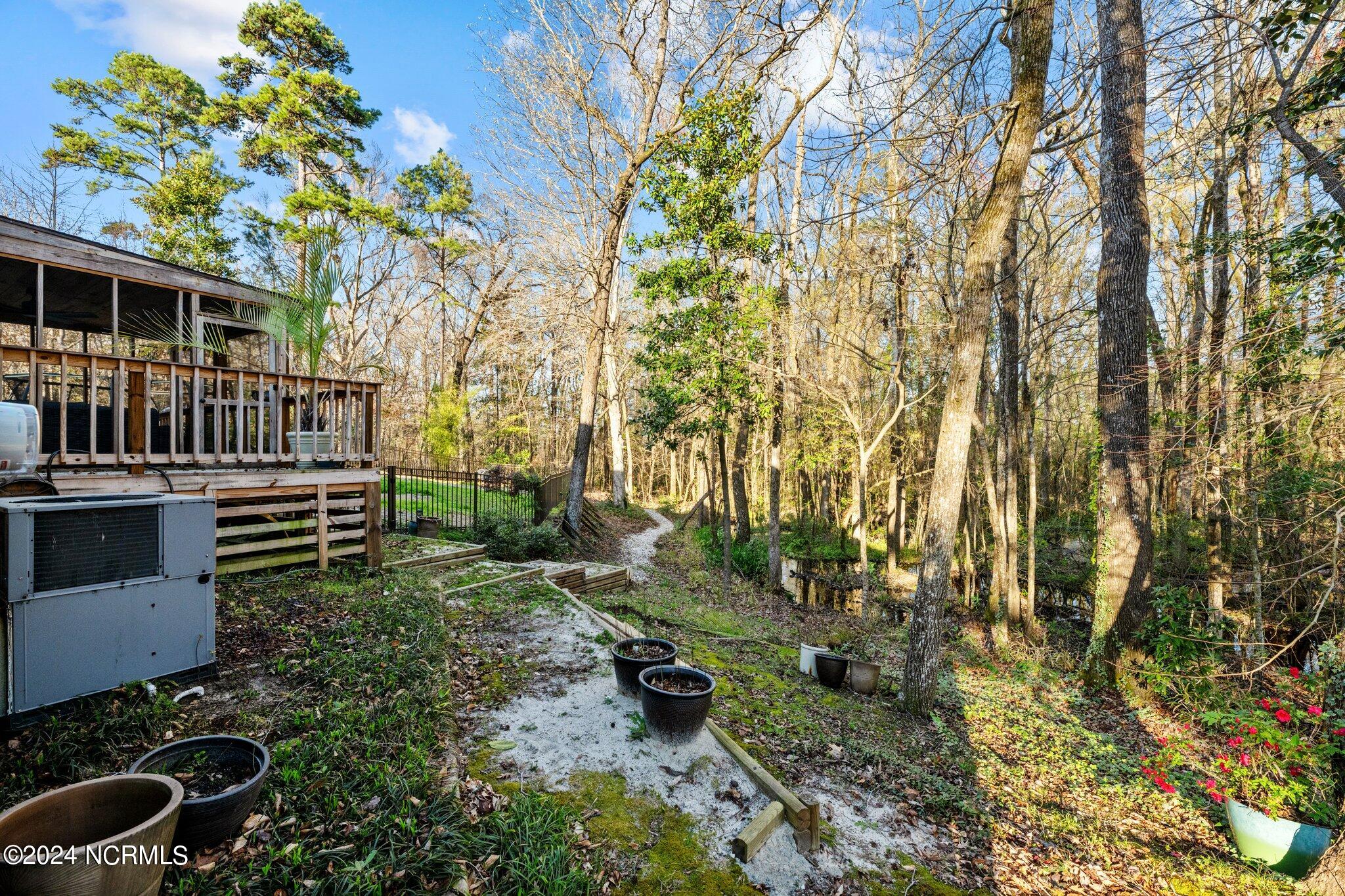 113 Creekview Road New Bern, NC 28562 - Photo 52 of 71 113 Creekview (23)