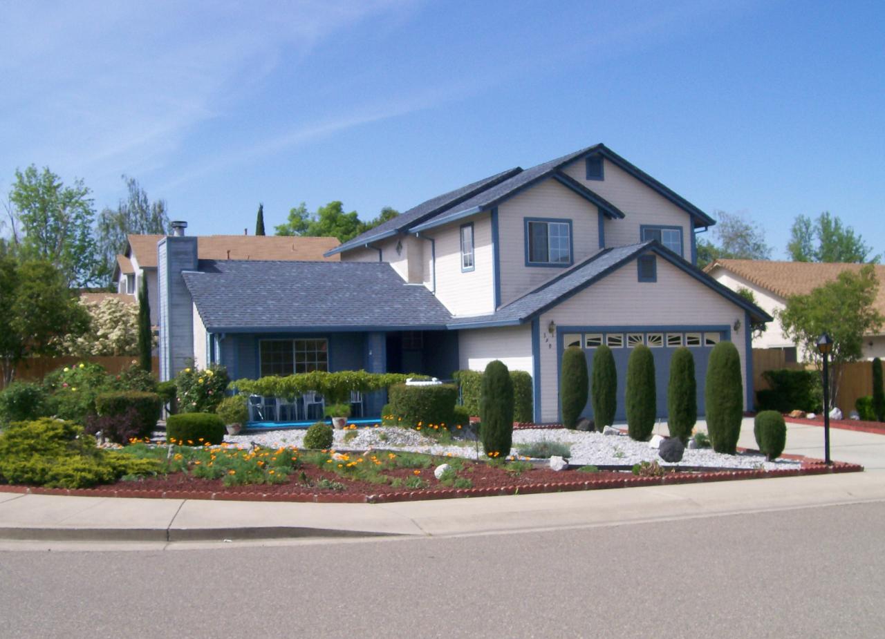 590 Vansicklen Way Redding, CA 96003 - Photo 1 of 13 Front of home