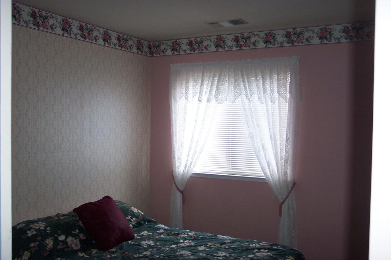 590 Vansicklen Way Redding, CA 96003 - Photo 12 of 13 Second Bedroom
