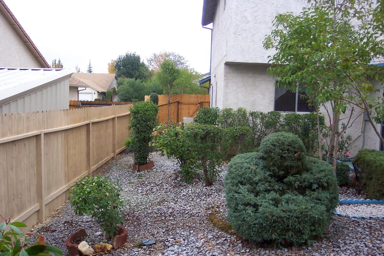 590 Vansicklen Way Redding, CA 96003 - Photo 7 of 13 Backyard