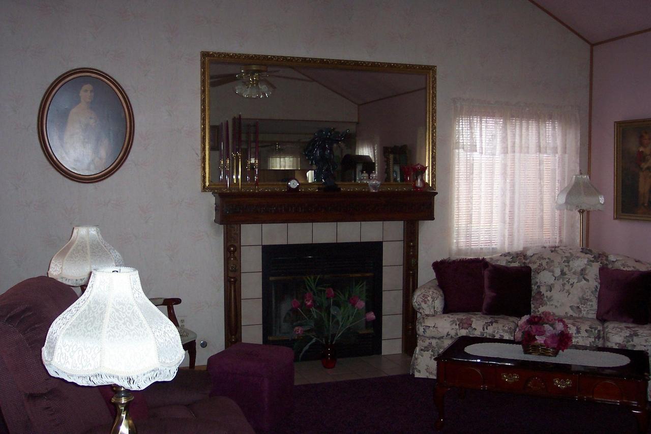 590 Vansicklen Way Redding, CA 96003 - Photo 10 of 13 Living Room /Fireplace
