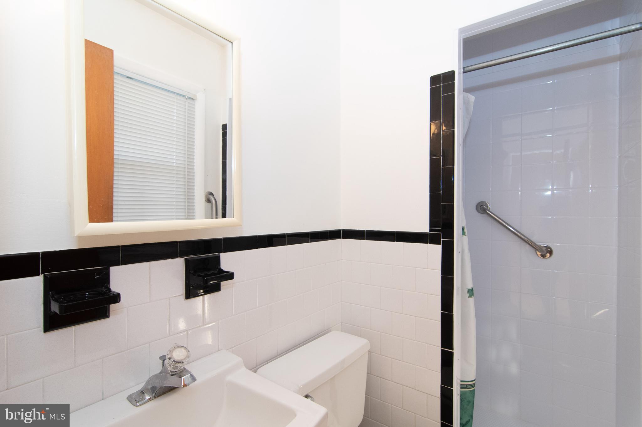 7602 Brooklyn Bridge Road Laurel, MD 20707 - Photo 19 of 36 Owner's en suite full bathroom