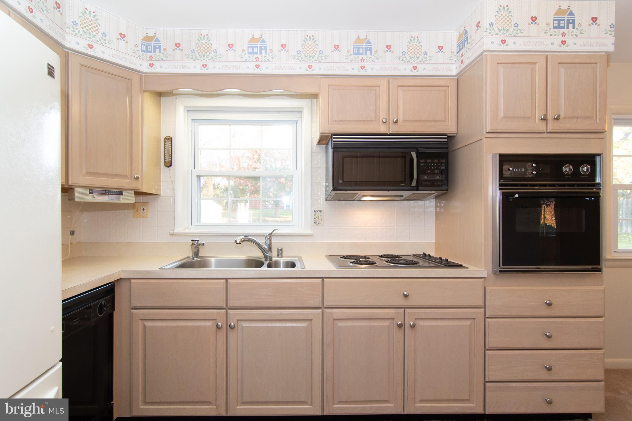 7602 Brooklyn Bridge Road Laurel, MD 20707 - Photo 6 of 36 Wall oven