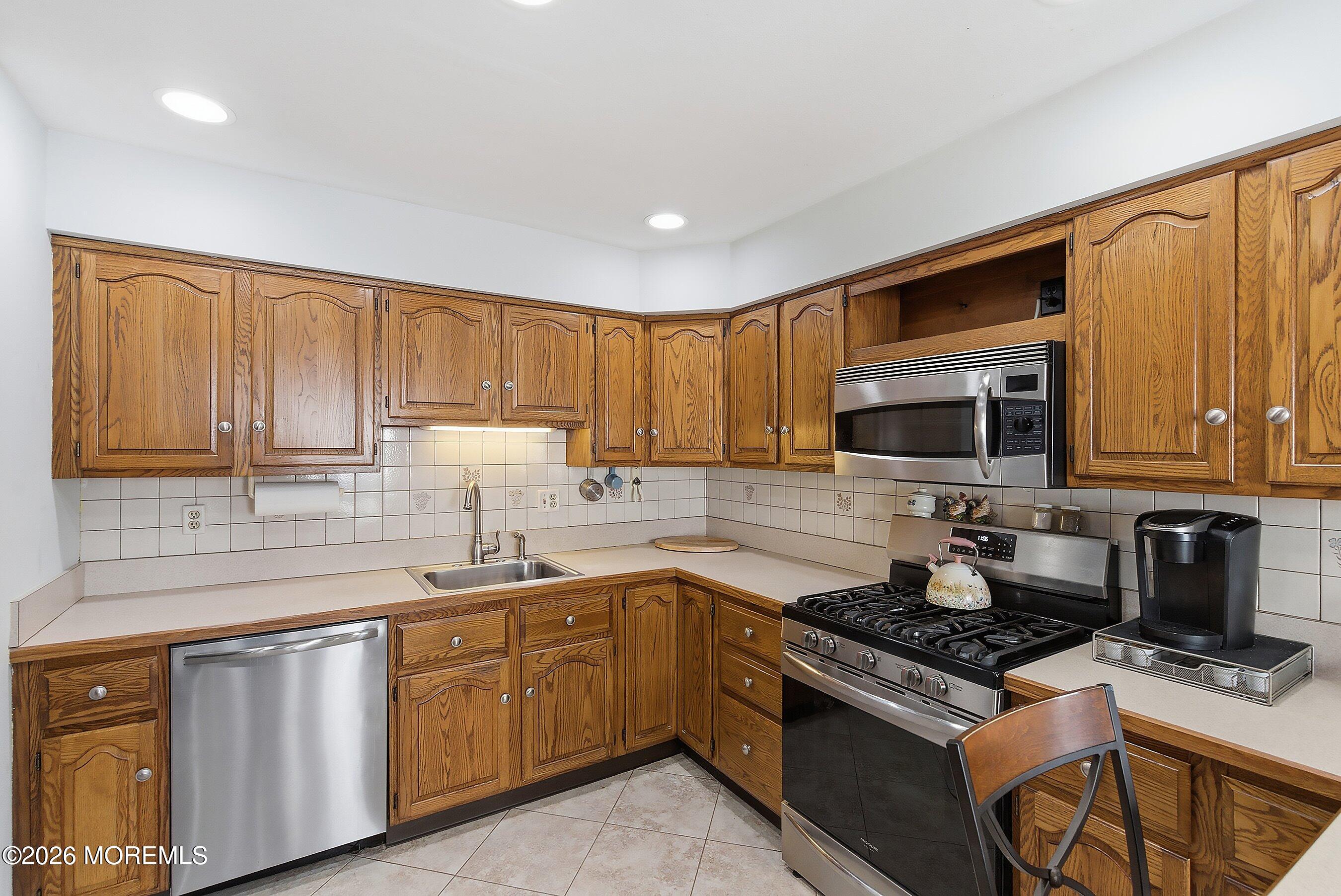 1846 Riviera Parkway Point Pleasant, NJ 08742 - Photo 18 of 66 21-Kitchen 1E