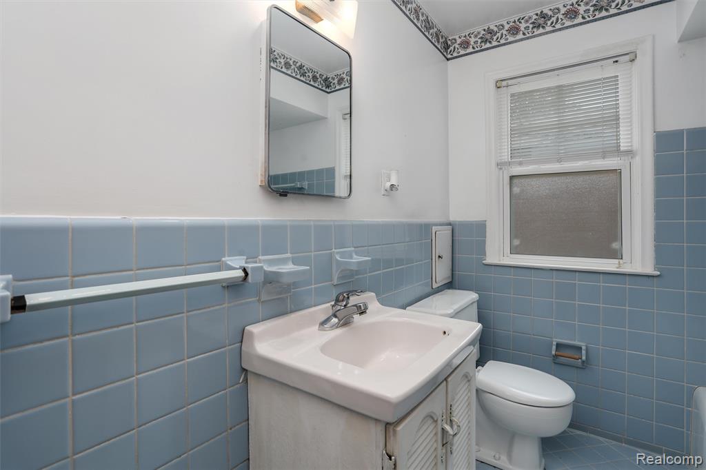 21235 River Road Grosse Pointe Woods, MI 48236 - Photo 21 of 33