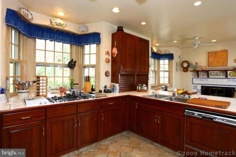 1018 St Georges Road Baltimore, MD 21210 - Photo 4 of 15 Kitchen
