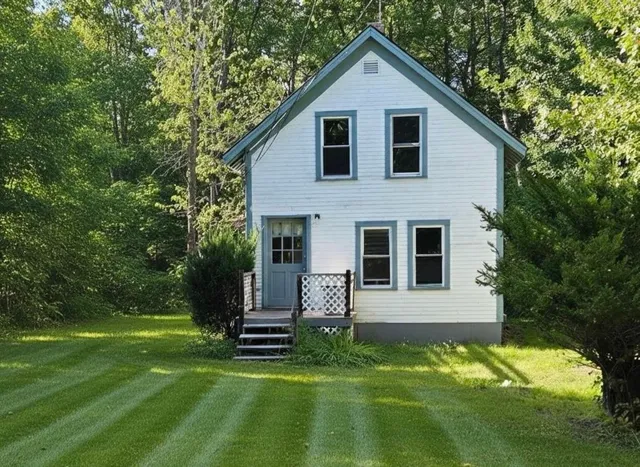 $300,000 | 25 Huckins Street, Ossipee, NH 03814