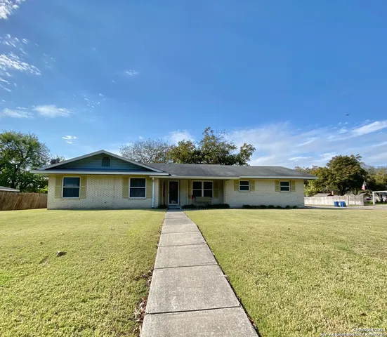$1,695 | 303 Gaiety Lane, Kirby, TX 78219