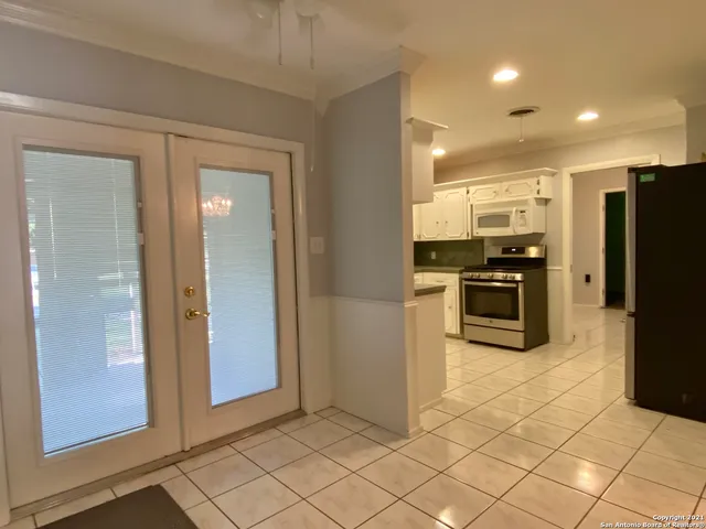 $1,695 | 303 Gaiety Lane, Kirby, TX 78219