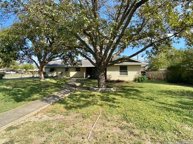 $1,695 | 303 Gaiety Lane, Kirby, TX 78219