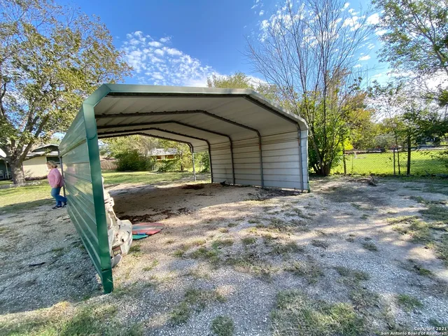 $1,695 | 303 Gaiety Lane, Kirby, TX 78219