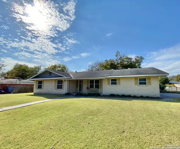 $1,695 | 303 Gaiety Lane, Kirby, TX 78219