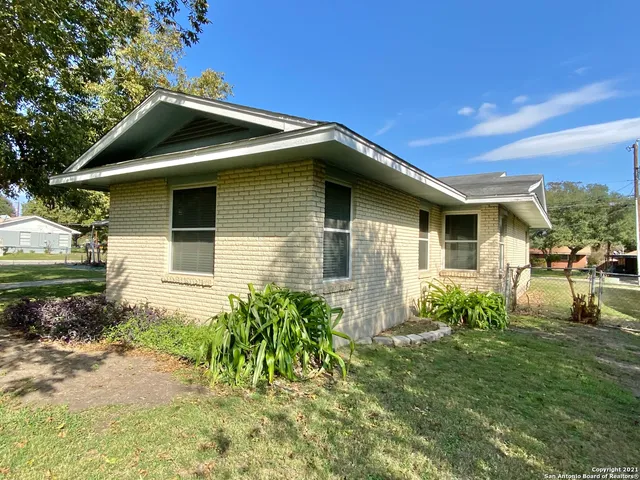 $1,695 | 303 Gaiety Lane, Kirby, TX 78219