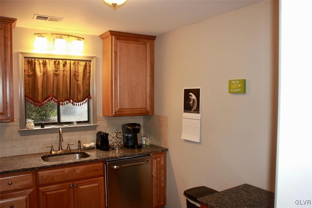 938 Cold Spring Road, Unit 1 Allentown, PA 18103 - Photo 4 of 18 Gallery Image 4