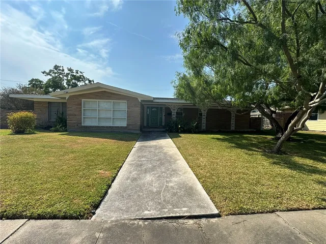 $2,850 | 301 Bermuda Place, Corpus Christi, TX 78411