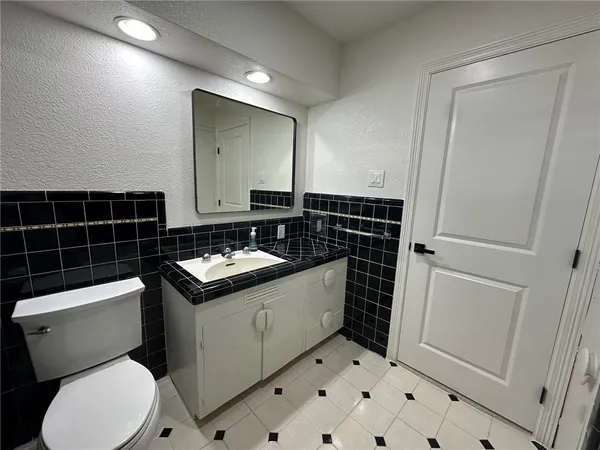 $2,850 | 301 Bermuda Place, Corpus Christi, TX 78411
