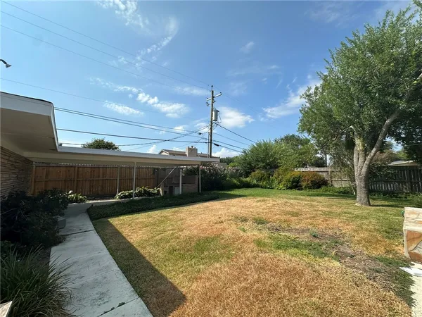 $2,850 | 301 Bermuda Place, Corpus Christi, TX 78411