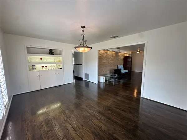 $2,850 | 301 Bermuda Place, Corpus Christi, TX 78411