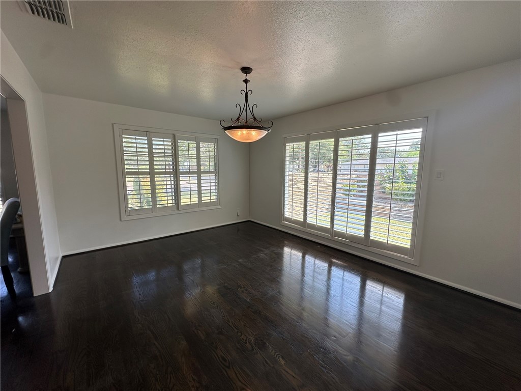 301 Bermuda Place Corpus Christi, TX 78411 - Photo 6 of 34