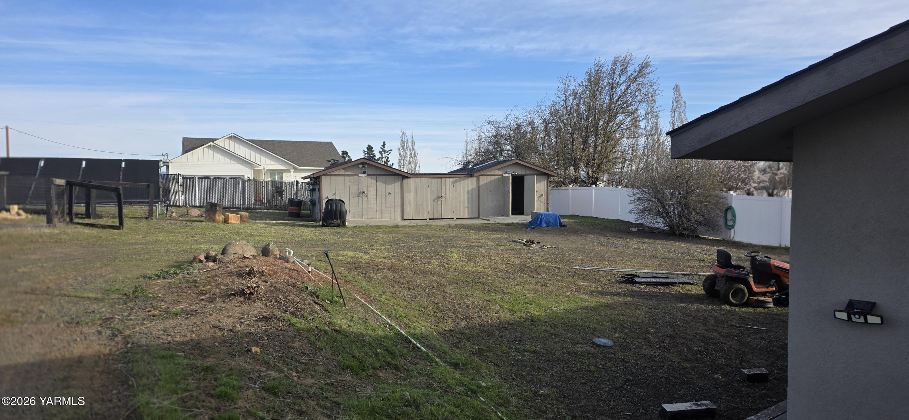 8601 Scenic Drive Yakima, WA 98908 - Photo 21 of 52 a view of a house with a yard