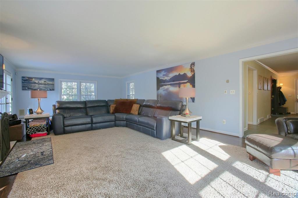 291 Touraine Road Grosse Pointe Farms, MI 48236 - Photo 6 of 35