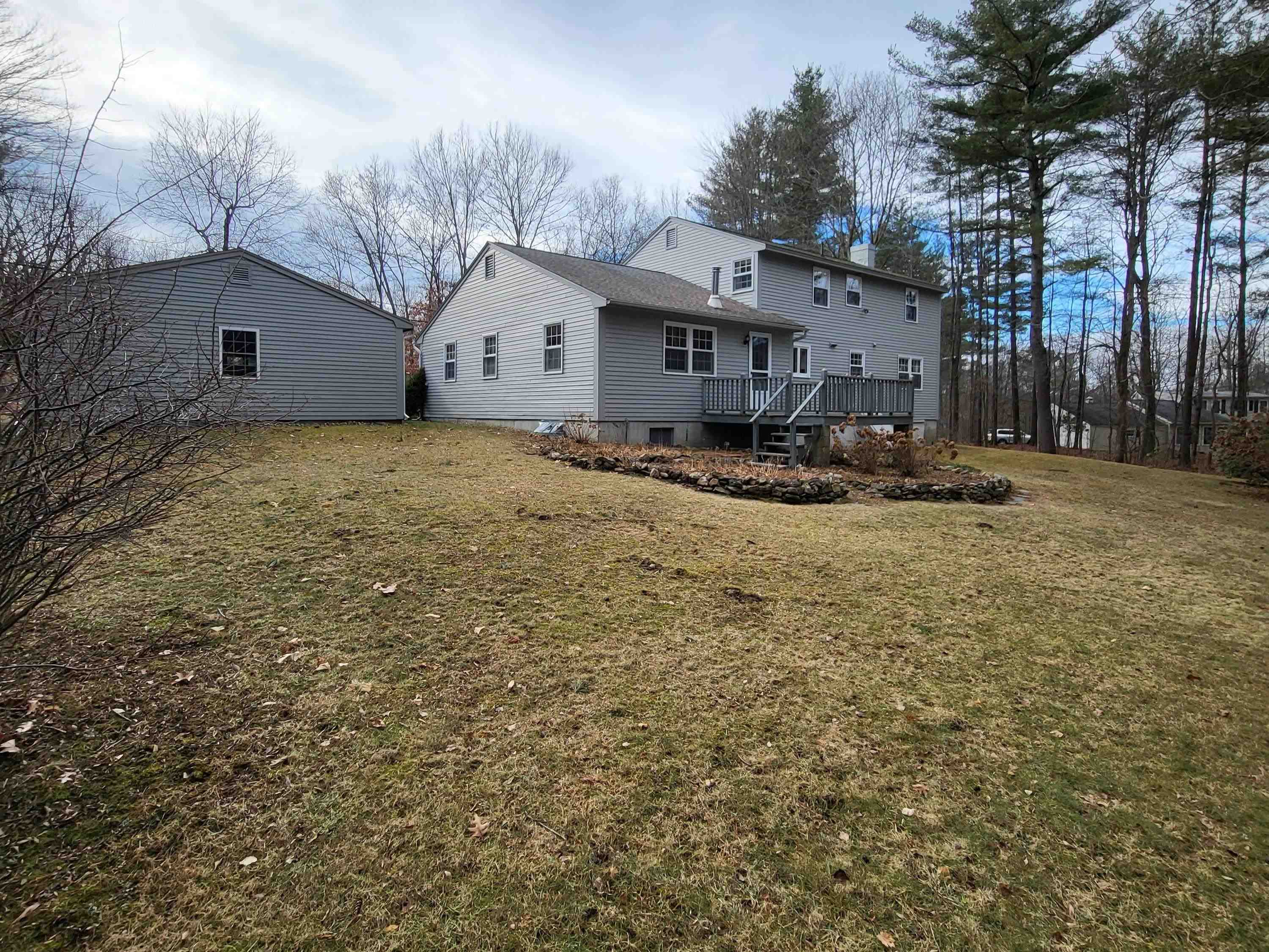 24 Smith Road Bedford, NH 03110 - Photo 4 of 40
