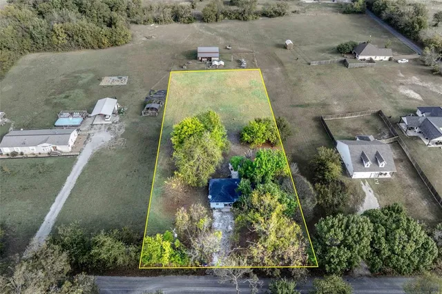 $240,000 | 419 Walnut Grove Road, Whitewright, TX 75491