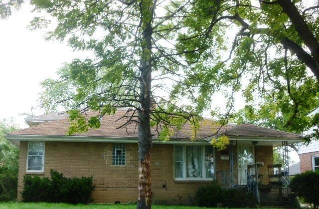 465 Iroquois Road Hillside, IL 60162 - Photo 1 of 8 a front view of a house with a garden