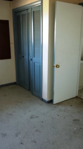 465 Iroquois Road Hillside, IL 60162 - Photo 4 of 8 an empty room with closet
