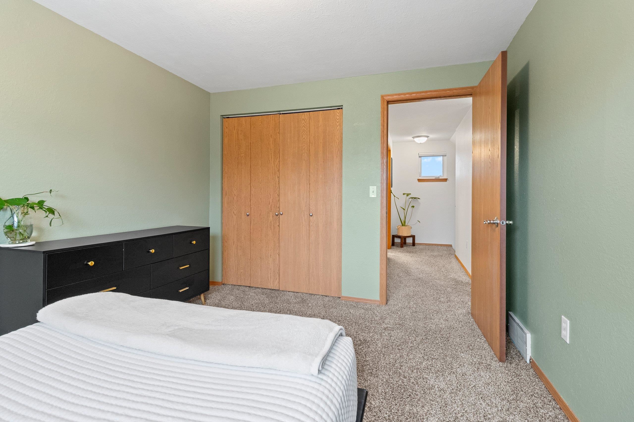 1933 Anita Court Appleton, WI 54913 - Photo 23 of 49