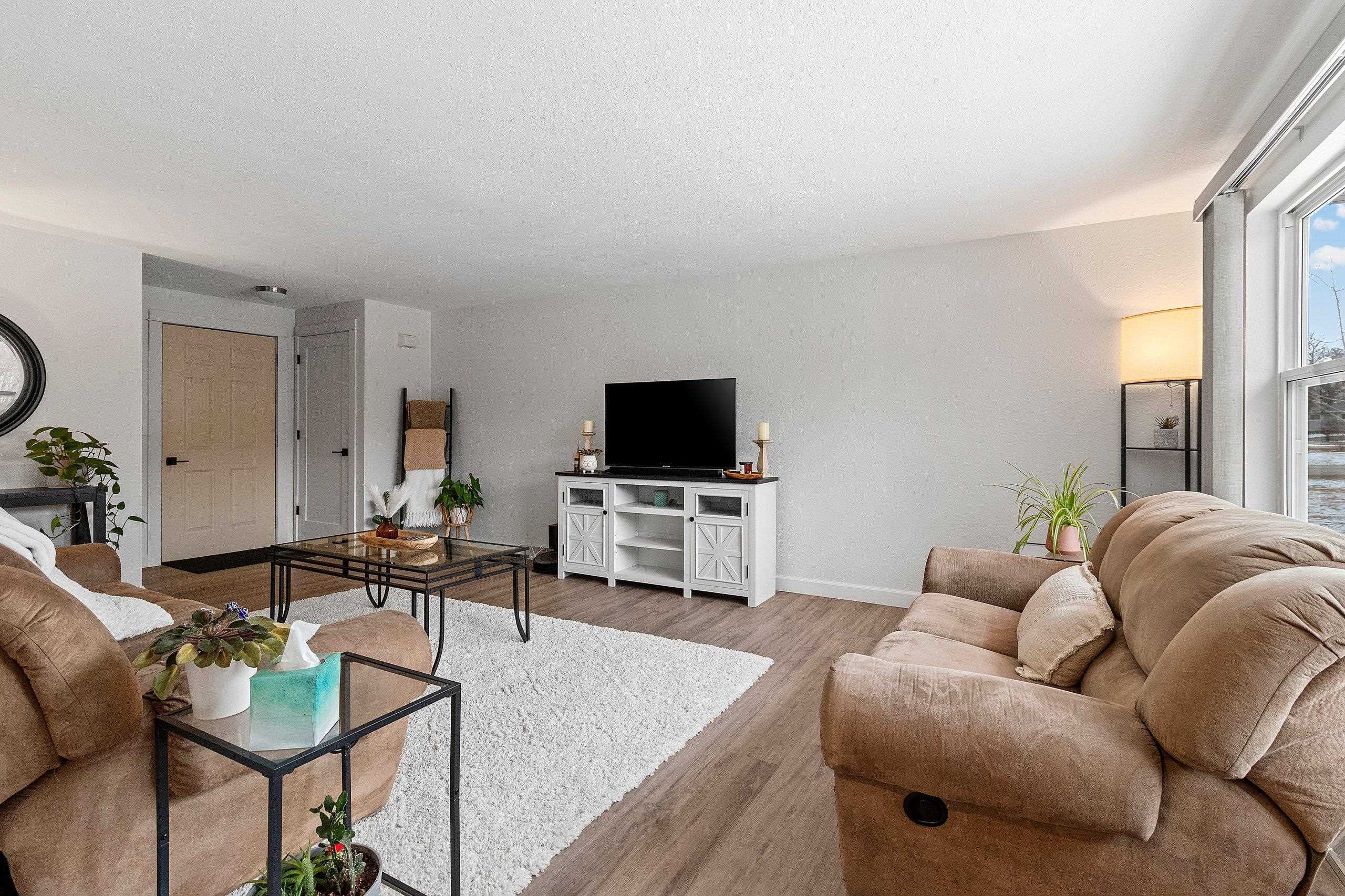 1933 Anita Court Appleton, WI 54913 - Photo 5 of 49