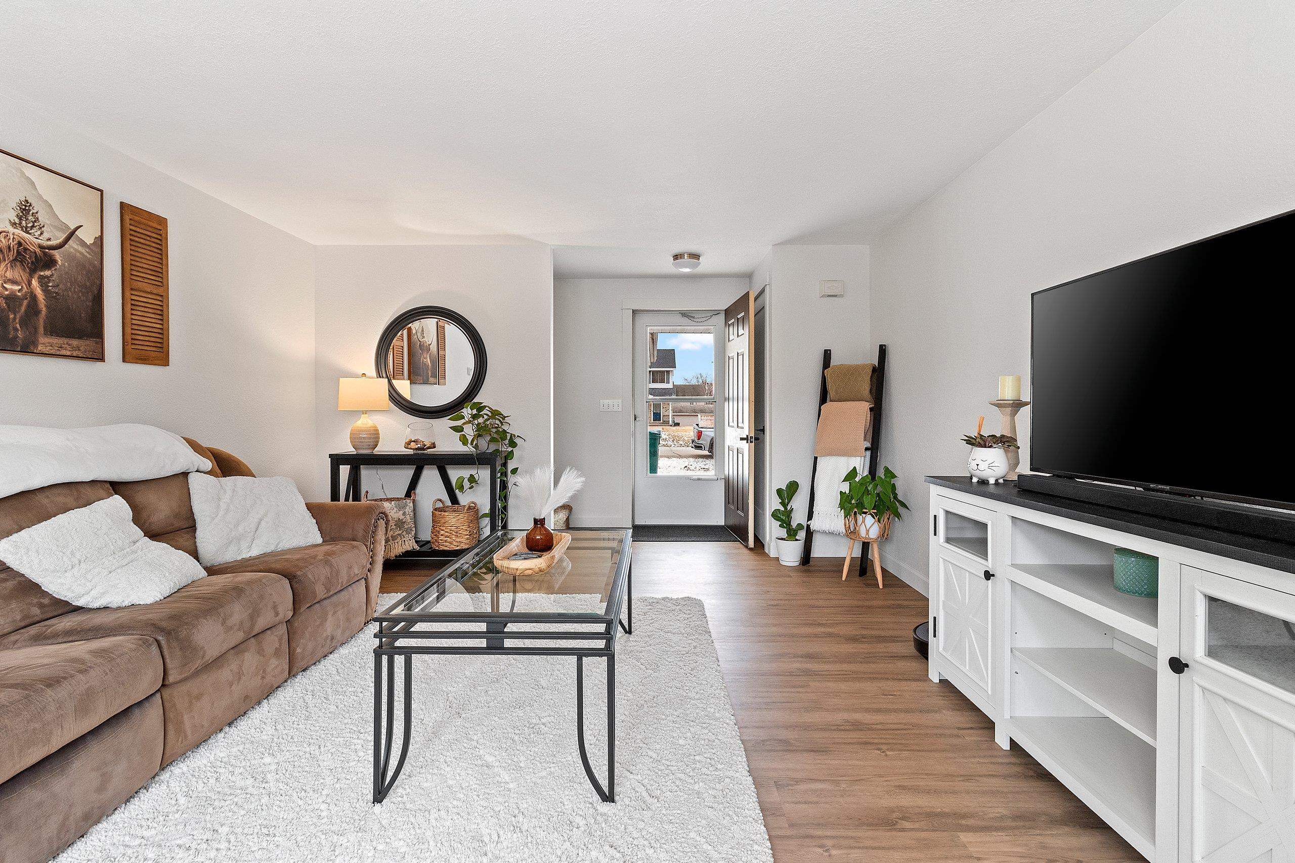 1933 Anita Court Appleton, WI 54913 - Photo 6 of 49